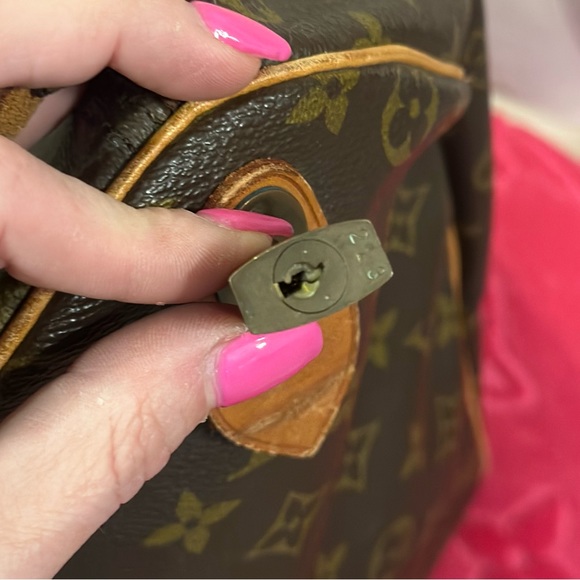 Louis Vuitton Monogram Keepall 50 - Picture 13 of 15